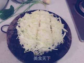 青椒木耳炒包菜的做法步骤：2