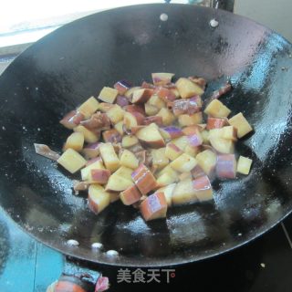 青椒木耳炒茄子的做法步骤：4