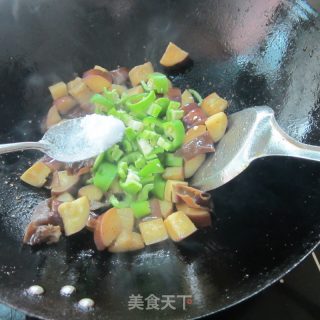 青椒木耳炒茄子的做法步骤：5