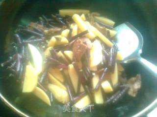 土豆炖紫豆角的做法步骤：8