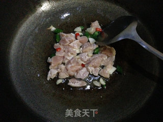辣炒鸡丁莲藕的做法步骤：3