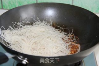 肉末炒粉干的做法步骤：7