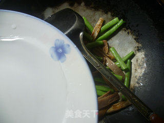 鱿鱼鲞炒毛豆的做法步骤：7
