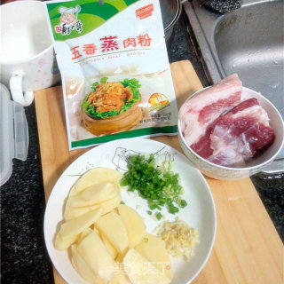 五香粉蒸肉的做法步骤：1