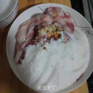 五香粉蒸肉的做法步骤：4
