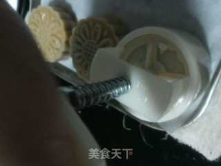 广式五仁月饼的做法步骤：22