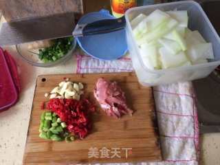 冬瓜片烧肉末的做法步骤：1