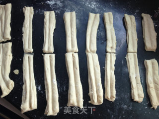 家里做的放心油条哦的做法步骤：3