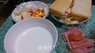 开学第2天，火腿三明治的做法步骤：4
