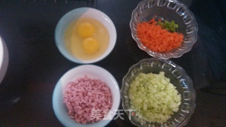 开学第3天，蛋炒饭的做法步骤：1