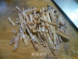 鱿鱼鲞炒芹菜的做法步骤：4