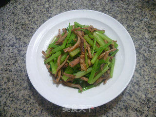 鱿鱼鲞炒芹菜的做法步骤：10