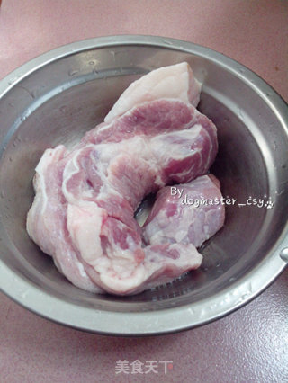 【糖醋肉丁】送上一份开学礼的做法步骤：1