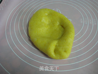 南瓜黑芝麻豆沙冰皮月饼的做法步骤：6