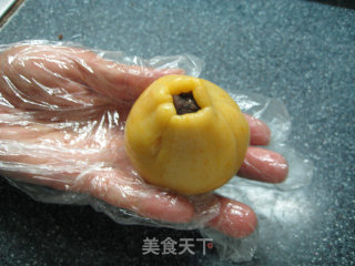 南瓜黑芝麻豆沙冰皮月饼的做法步骤：13