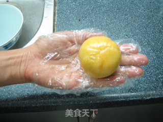 南瓜黑芝麻豆沙冰皮月饼的做法步骤：14