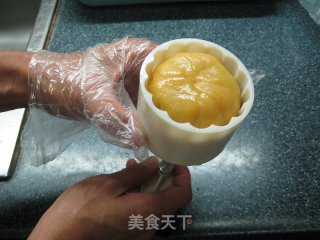 南瓜黑芝麻豆沙冰皮月饼的做法步骤：15