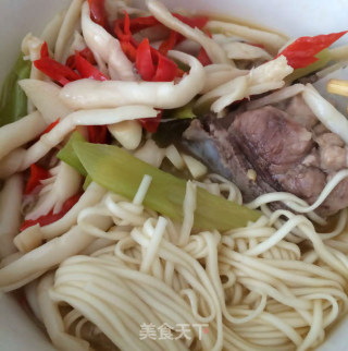 骨汤蘑菇面条的做法步骤：9