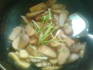 芋头炒肉的做法步骤：12