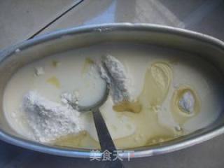 冰皮玫瑰红豆沙月饼的做法步骤：1