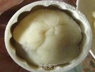 冰皮玫瑰红豆沙月饼的做法步骤：9