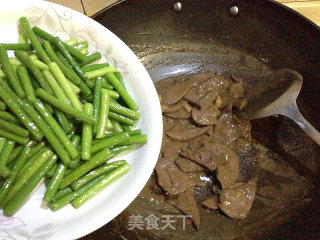 【蒜苔炒猪肝】的做法步骤：8