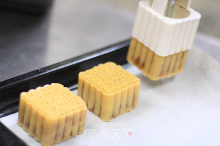 中秋情怀—给自己和家人的月饼的做法步骤：9