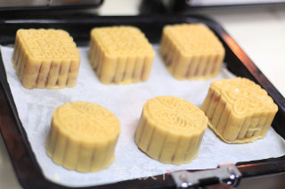 中秋情怀—给自己和家人的月饼的做法步骤：10