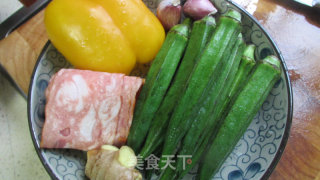 秋葵炒培根的做法步骤：1