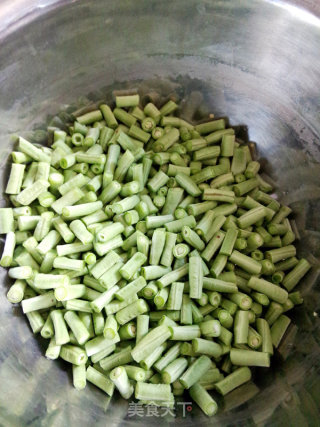 豆豉豇豆粒的做法步骤：1