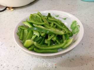 青椒毛豆肉丝的做法步骤：2