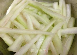 西瓜皮炒肉的做法步骤：3