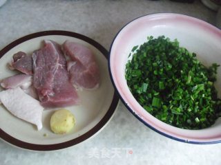 煎锅贴饺的做法步骤：1