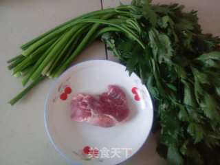 芹菜肉丝的做法步骤：1