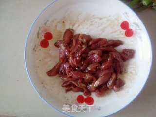芹菜肉丝的做法步骤：2