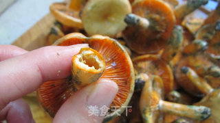 紫花菌肉圆汤的做法步骤：2