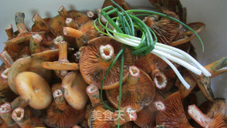 紫花菌肉圆汤的做法步骤：3