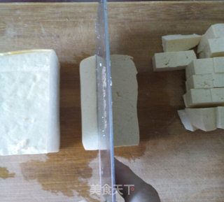 麻辣豆腐的做法步骤：1