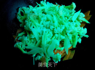 素炒菜花的做法步骤：7