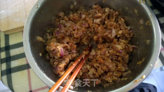 牛肉洋葱馅饼的做法步骤：2