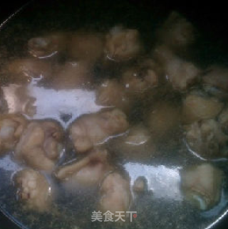 板栗烧鸡的做法步骤：2