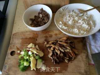 香菇牛肉疙瘩汤的做法步骤：1