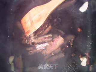 西芹炒腊肉的做法步骤：4