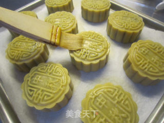 美味松仁红豆沙月饼的做法步骤：15