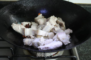 闻着香浓吃起来软糯而不腻——百叶结红烧肉的做法步骤：5