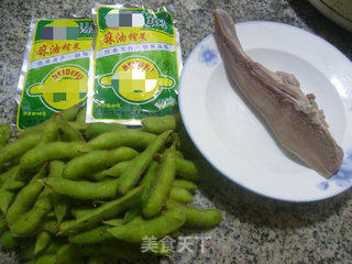 榨菜猪舌头炒毛豆的做法步骤：1