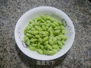 榨菜猪舌头炒毛豆的做法步骤：2