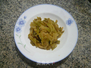 榨菜猪舌头炒毛豆的做法步骤：3