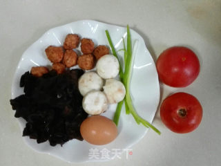 什锦番茄鸡蛋汤的做法步骤：1
