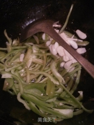 青椒炒肉的做法步骤：4